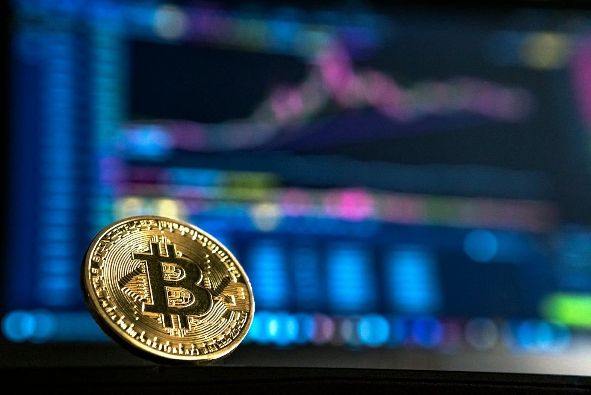 Золотая монета Bitcoin