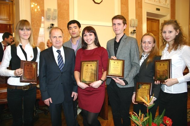 Награждение победителей конкурса студенческих работ